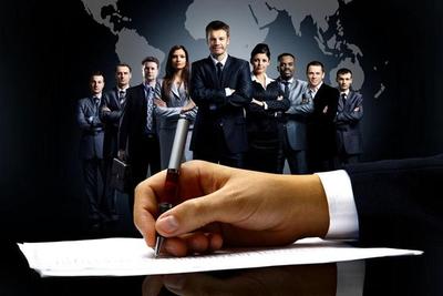 愛(ài)辦公 展示專業(yè)可信任與人文關(guān)懷的企業(yè)管理層頁(yè)面設(shè)計(jì)策略